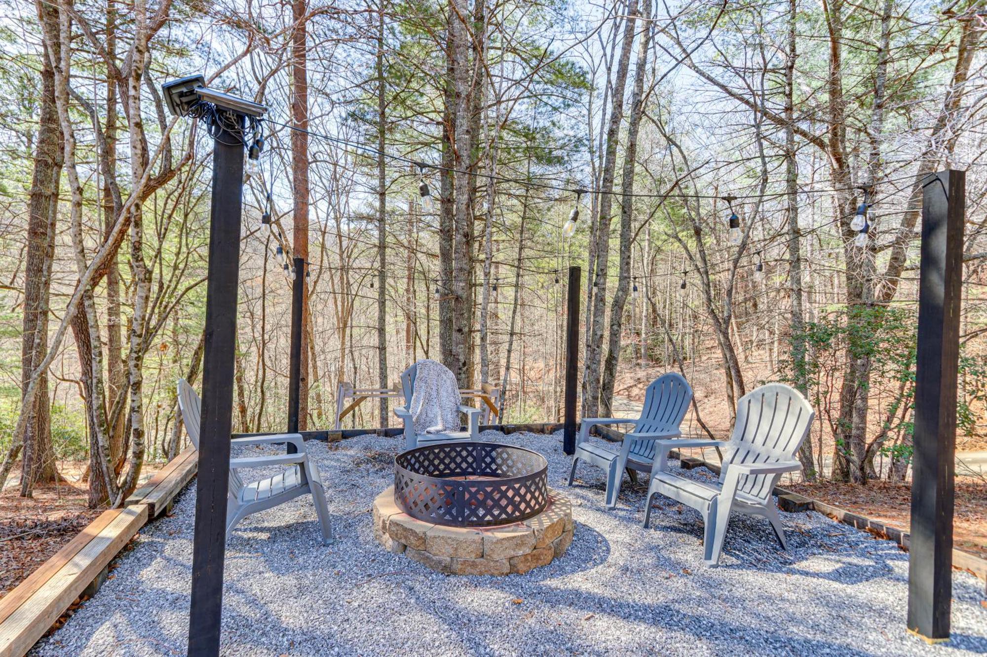 Dog-Friendly Hiawassee Cabin With Decks And Fire Pit! Екстериор снимка