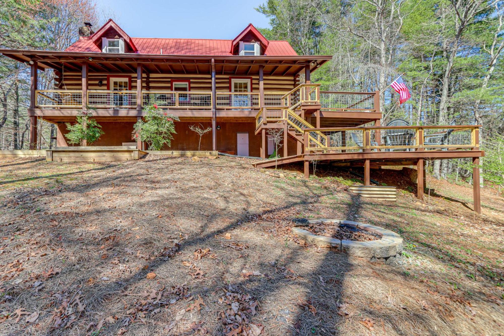 Dog-Friendly Hiawassee Cabin With Decks And Fire Pit! Екстериор снимка